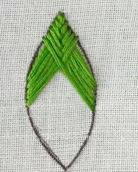 Line Stitches Embroidery, Leaf Designs Pattern, Embroidery Leaf Stitch Tutorial, Leaf Pattern Embroidery, Leaf Stitches Embroidery, Hand Embroidery Leaves Tutorial, Embroidered Leaf Tutorial, Embroidery Stitches Leaves, Hand Embroidery Leaf Stitch