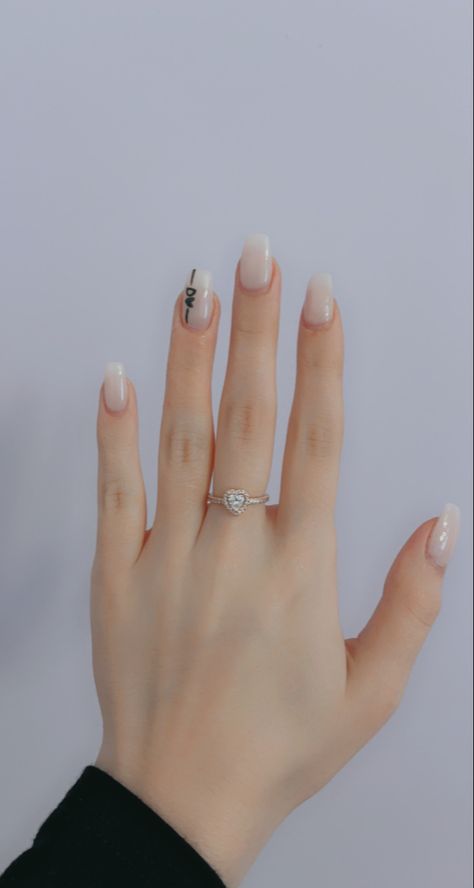 Oval Nails With Initials, Mail Inspo With Initial, Nail Design With Boyfriend Initial, Short Gel Nails With Initial, Boyfriend Letter On Nails, Nails Ideas Boyfriend Initials, Almond Acrylic Nails With Initial, Nails With W Initial, Almond Nails With J Initial