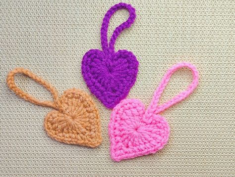 How to Make a Quick Crochet Heart Charm New Christmas Crafts, Crochet Charms, Charm Crochet, All Free Crochet Patterns, Crochet Valentines, Crochet Valentine, New Craft Ideas, Nails Heart, Wallpaper Heart