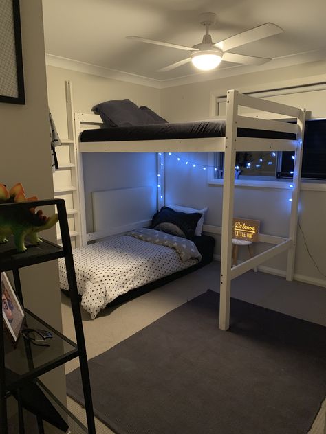 Bunk Bed Layout Ideas, Bunk Bedroom Design, Led Lights Bunk Bed, Pallate Beds Ideas, Bunk Beds Fairy Lights, Bunkbed Room Ideas, Adult Bunk Beds For Small Room, Camas Aesthetic, Bunk Beds Leds