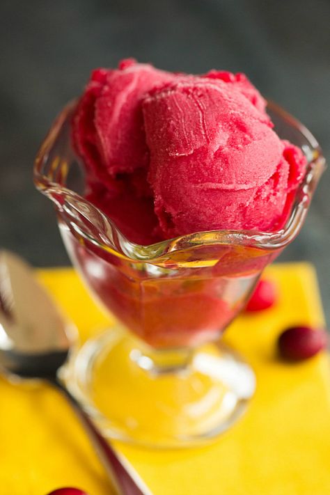 Cranberry Sorbet Delicious Thanksgiving Desserts, Sherbet Recipes, Frozen Treats Recipes, Brown Eyed Baker, Sorbet Recipe, Ice Cream Maker Recipes, Ice Cream Cookie Sandwich, Sorbet Recipes, Thanksgiving Food Desserts