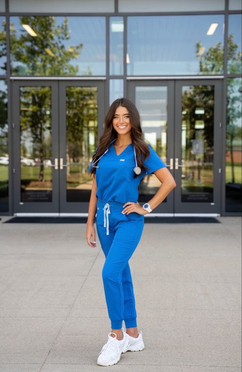 Nurse Fashion Scrubs, Nursing Scrubs Pattern, Nursing School Graduation Pictures, Nursing Outfit, Women Doctor, Nursing Pictures, Nursing Graduation Pictures, Nurse Photos, Medical Scrubs Outfit