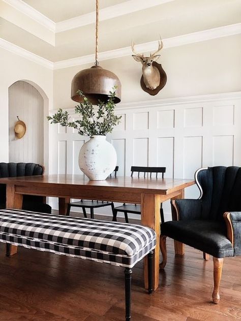 Farmhouse Style Dining Room, Farmhouse Tour, Style Dining Room, Gorgeous Farmhouse, Eclectic Farmhouse, Classic Interiors, Up House, Online Furniture Shopping, Modern Farmhouse Decor