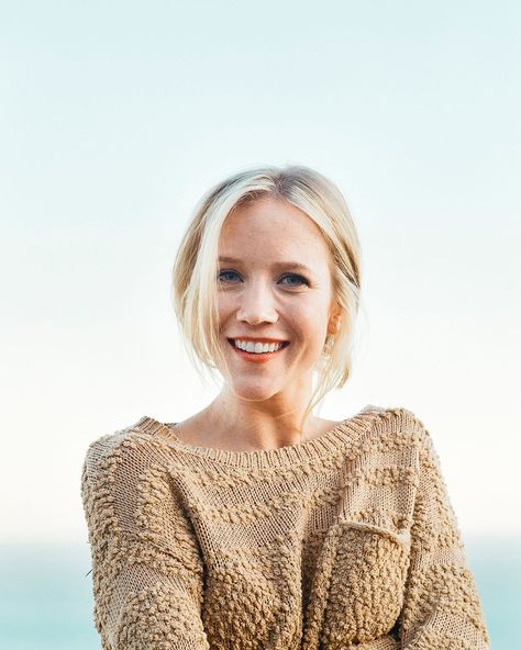 Jessy Schram (@jschramer) posted on Instagram: “📸: Xander Keyser Styles by: @popcitystyle ✨” • Nov 29, 2017 at 11:26pm UTC Jessy Schram, Scott Speedman, Growing Up With Siblings, Drake & Josh, Christian Fiction, Female Actresses, Once Upon A Time, Net Worth, Celebrities Female