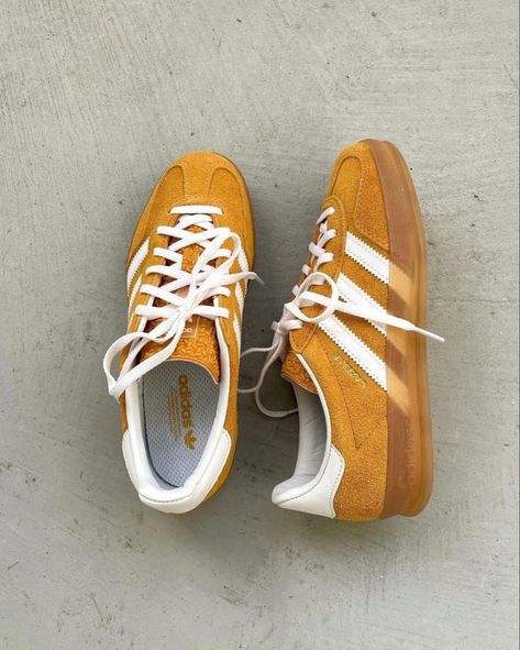 Aesthetic Summer Shoes, Summer Shoes 2023, Summer Shoes Trends, Gazelle Adidas, Shoes Trends, Mens Summer Shoes, Shoes 2023, Funky Shoes, Shoe Inspo