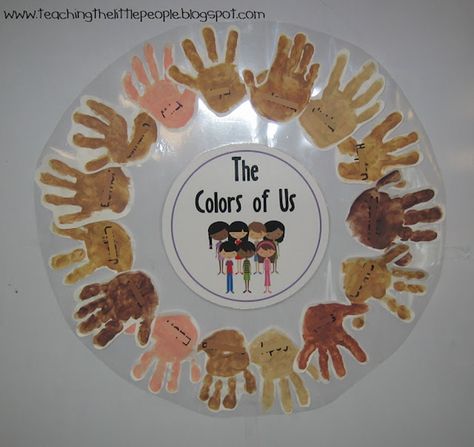 Handprint Wreath, All About Me Preschool Theme, Multicultural Classroom, Diversity Activities, Multicultural Activities, Diversity In The Classroom, Me Preschool Theme, All About Me Preschool, Harmony Day