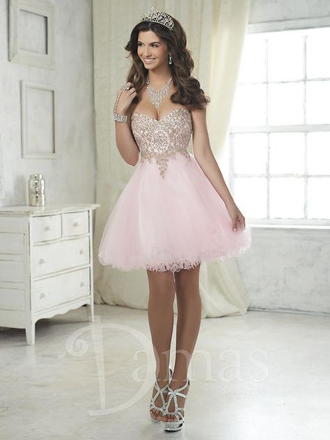 undefined Sweet 16 Dresses Pink, Damas Dresses For Quince, Quinceanera Dresses Damas, Rose Gold Quinceanera Dresses, Quinceanera Dresses Gold, Damas Dresses, Pink Quince, Dama Dresses, Outfit Pink