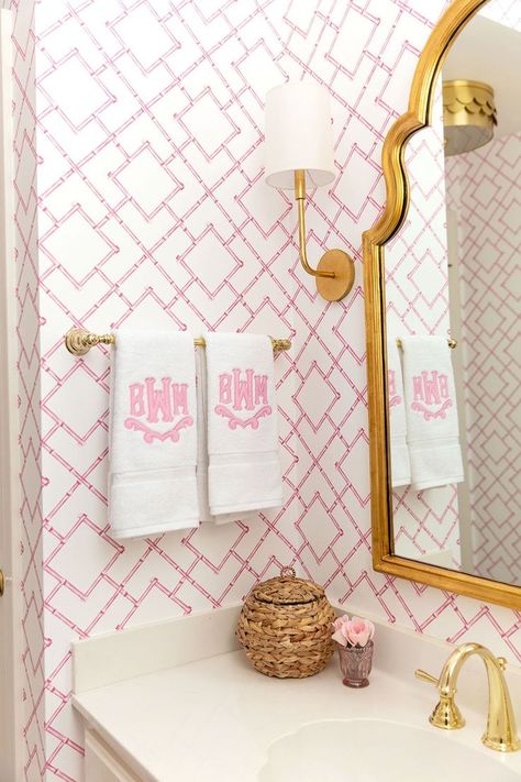 Pink and White Preppy Bathroom Bamboo Wallpaper, Deco Pastel, Cute Dorm Rooms, Monogram Towels, Preppy Room Decor, Preppy Room, Powder Rooms, Preppy Wallpaper, Girls Bathroom