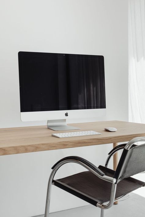 Imac Aesthetic, Imac Office, Imac Desk, Minimalist Computer Desk, Minimal Desk Setup, Marketing Aesthetic, Minimal Desk, Woman Aesthetic, Future Job