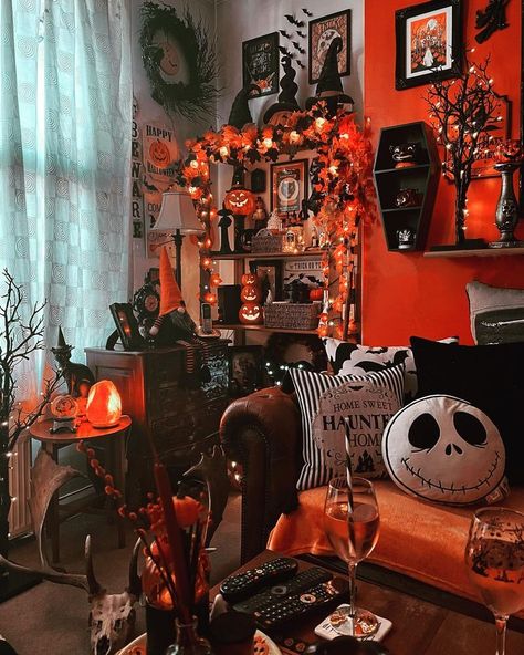 Haunted Halloween Decorations, Gothic Cowgirl, Edgy Bedroom, Gothic Pinup, Halloween Bedroom Decor, Gothic Interior, Bedroom Wall Decoration, Cowgirl Clothing, Halloween Bedroom