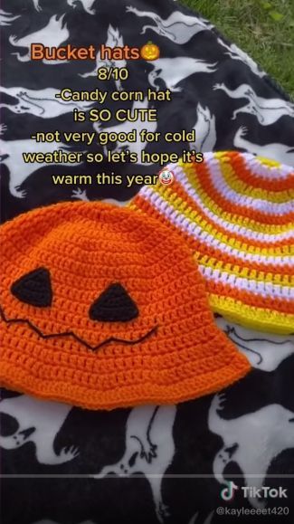 Crochet Halloween Bucket, Crochet Halloween Hat, Crochet Halloween Costume, Frog Species, Crochet Costumes, Crochet Halloween, Crochet Bows, Halloween Crochet Patterns, Crochet Beanie Pattern