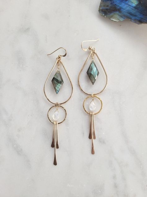 Labradorite and Moonstone Fringe Earrings - Faire Layered Earrings Aesthetic, October Jewelry, Wire Earrings Handmade, Boho Wedding Jewelry, Raw Stone Earring, Yellowish Green, Beaded Earrings Diy, Metalsmithing Jewelry, Jewelry Design Inspiration