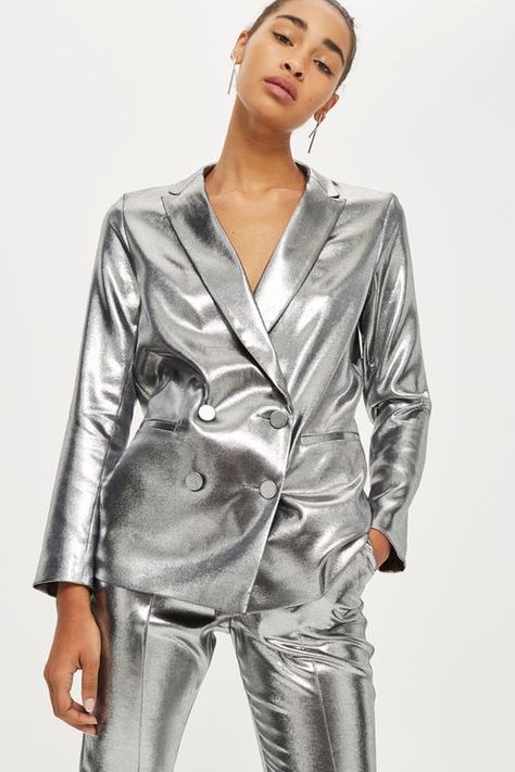 Silver metallic double breasted suit jacket perfect for young women on a budget // edgy trendy suit for women in their 20s and 30s Metallic Suit, Silver Suit, Trendy Suits, Cool Winter, Mens Fashion Edgy, Metal Clothing, Womens Fashion Edgy, Topshop Outfit, Trendy Clothes For Women