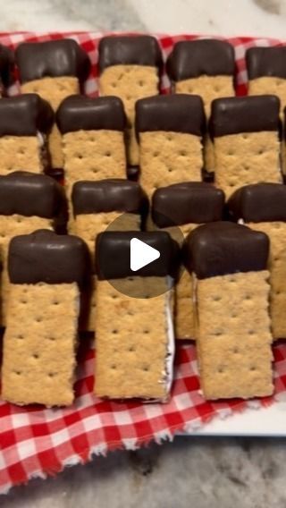 Bonfire Dessert Ideas, Smores Recipes Ideas, Mini Smores, Kids Party Desserts, Smores Bars, Smores Sticks, Campfire S'mores, Smores Dessert, Weekend Recipes