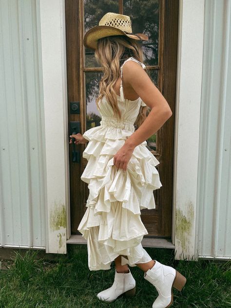 Emelia Aesthetic, Napa Aesthetic, Wallen Concert Outfit Ideas, Morgan Wallen Concert Outfit Ideas, Morgan Wallen Concert Outfit, Cody Jinks, Morgan Wallen Concert, Photoshoot Dresses, Country Concert Outfits