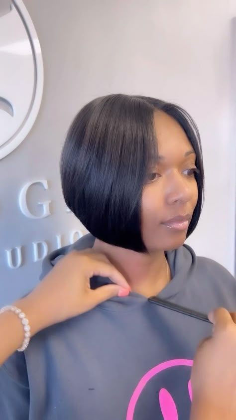 Zee | Question for all my Bob lovers….Are you willing to cut your real hair to achieve a quick weave bob?? | Instagram Sewing No Leave Out, Quick Weave Bob Middle Part, Quick Weave Bob With Leave Out, Bob Quick Weave Hairstyles, A Quick Weave, Short Quick Weave Hairstyles, Middle Part Bob, Weave Bob Hairstyles, Weave Bob