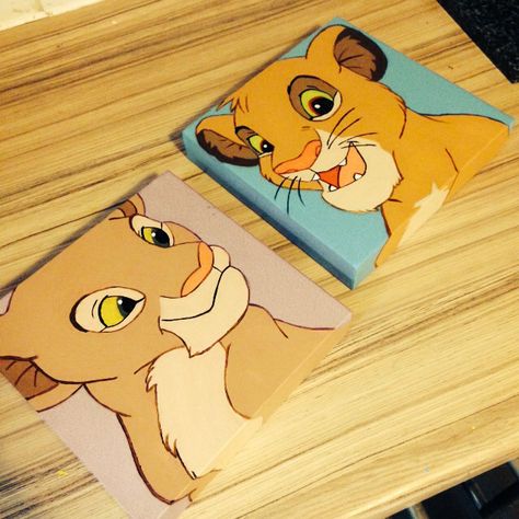 Simba Canvas Painting, Simba And Nala Painting, Couples Matching Painting Ideas, Disney Art Canvas, Disney Mini Canvas Paintings, Simba And Nala Drawing, Disney Painting Ideas On Canvas, Cartoon Paintings Easy Canvas, Simba Painting