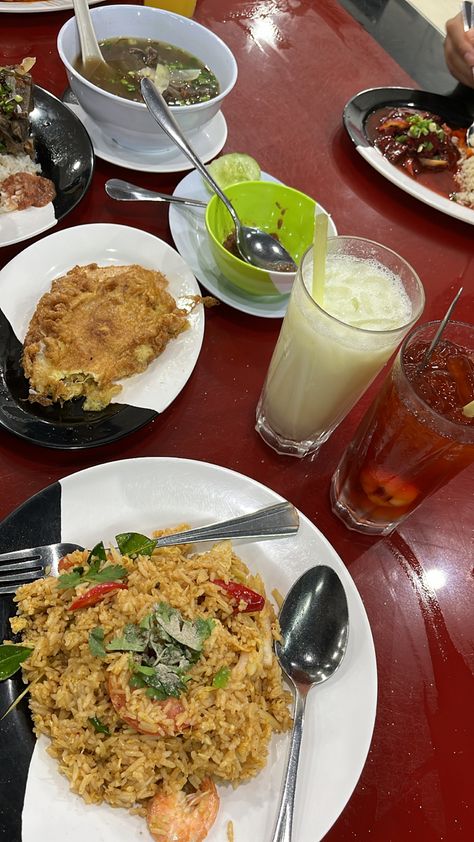 Tomyam Seafood, Pap Makan Di Warteg, Mouth Watering Food, Snap Food, Acrylic Nails Coffin, Nails Coffin, Kuala Lumpur, Mouth Watering, Seafood