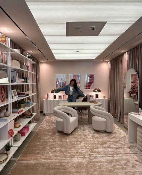 Selena Gomez House, Beauty Office, Kardashian Home, Rare Beauty, Study Style, Beauty Room, Closet Design, Office Interior Design, House Inspo