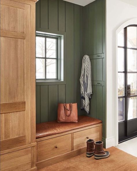 Ideas I Want To Steal (But Won't) From Another TRUE MODERN Farmhouse - Emily Henderson Cabin Entryway, Modern Farmhouse Mudroom, Peg Rail, Mudroom Entryway, Mudroom Design, Working Overtime, Emily Henderson, Boot Room, Laundry Mud Room