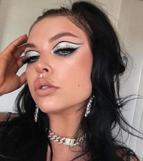 Statement 60s Eye Makeup Looks You Can Wear Now 60s Eye Makeup, Silver Eyeshadow Looks, Black And Silver Eye Makeup, Stop Bragging, 60s Makeup, Silver Eye Makeup, Nye Makeup, Voluminous Mascara, Space Makeup