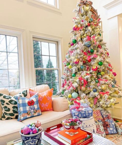 Mimosa Christmas, Preppy Christmas Decor, Bright Christmas Decor, Girly Christmas Tree, Christmas Goals, Eclectic Christmas, Apartment Finds, Colorful Christmas Decorations, 2025 Christmas