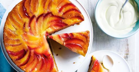 Use fresh nectarines or plums to make this delicious upside-down cake. Nectarine Cake, Nectarine Recipes, Cake Cravings, Cake Tree, Rosh Hashanah Recipes, Upside Down Cakes, Afternoon Tea Cakes, Fried Pies, Meringue Cake