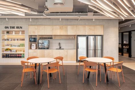 Kitchen Office Space, Office Kitchen, Office Cafeteria Design, Office Cafeteria, Office Canteen, Cafeteria Design, Office Pantry, Communal Kitchen, Comfortable Couch