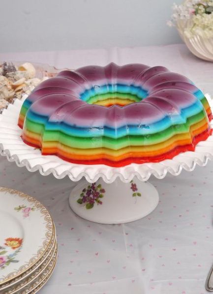 Rainbow Jello Recipe, Layered Jello Recipe, Rainbow Jello, Rainbow Jelly, Ephemeral Art, Bundt Cake Pan, Rainbow Ribbon, Cool Shapes, Life Kitchen