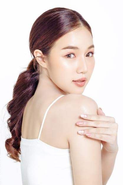 Modeling Products Poses, Beauty Shoot Poses, Beauty Shoot Poses Faces, Self Care Photoshoot, Body Lotion Aesthetic, Beauty Poses, Skincare Model, Asian Face, Asian Models Female