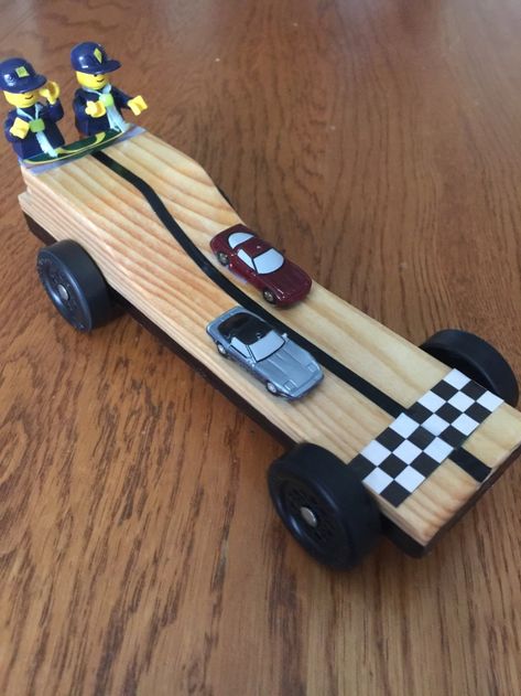 Pinewood Derby Cars Fastest, Race Car Craft, Derby Car Designs, Pinewood Derby Cars Templates, Cub Scout Crafts, Boy Scout Camping, Cub Scout Activities, Pinewood Derby Car, Diy Mommy