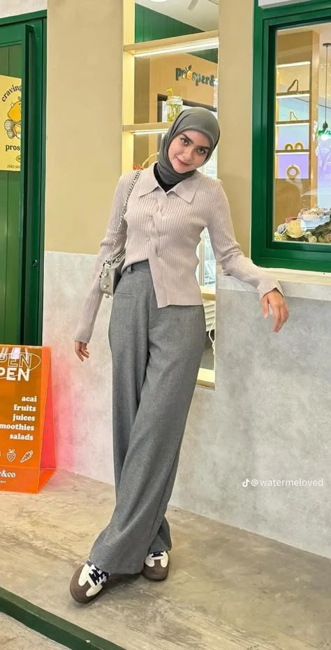 Cullotes Outfit Hijab, Ootd Kulot Hijab, Outfit Study Tour, Outfit Bali, Ootd Kulot, Earth Tone Outfits, Hijab Fits, Ootd Hijab Simple, Ootd Jeans