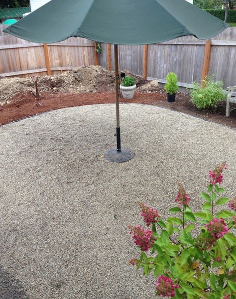 Patio With Pea Gravel, Backyard Gravel Ideas, Backyard Landscaping Concrete, Rock Pathways, Backyard Gravel, Pea Stone, Pea Gravel Patio, Fall Backyard, Gravel Patio