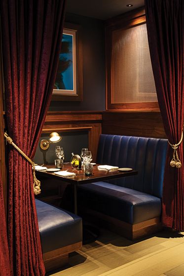 Intimate Bar, Bar Booth, Restaurant Seating Design, Booth Seat, Restaurant Booth, Luxury Lounge, Private Lounge, Home Design Magazines, Restaurant Seating