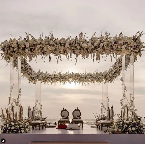 Mandap Beach Wedding, Acrylic Mandap Decor, Mountain Wedding Mandap, Beach Mandap Decor Indian, Beach Wedding Mandap Decor, Beach Hindu Wedding, Beach Indian Wedding Decor, Tamil Beach Wedding, Mandap Ideas Outdoor