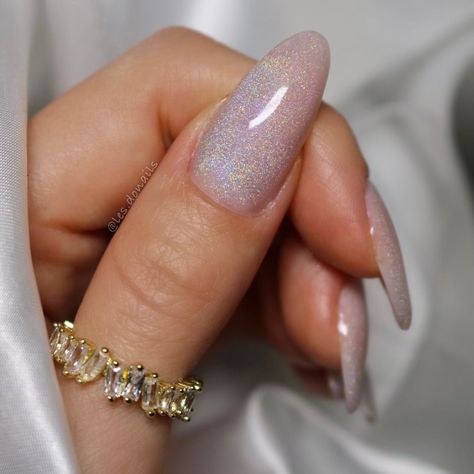 Rainbow Cat Eye nails Acrylic Nails With Gel Polish Design, All Over Cat Eye Nails, Spar Cat Eye Nails, Cats Eye Almond Nails, Oval Cateye Nails, Cat Eye Nails By Skin Tone Range, Nails 2023 Trends Cat Eye, Almond Shape Cat Eye Nails, Almond Nails Magnetic