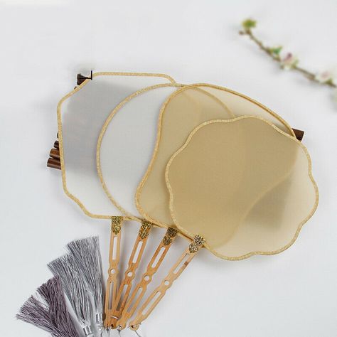 Fan Embroidery, Fan Aesthetic Chinese, Chinese Hand Fan Aesthetic, Chinese Folding Fan, Chinese Fans, Chinese Fan, Chinese Embroidery, Chinese Tea Ceremony, Japanese Fan