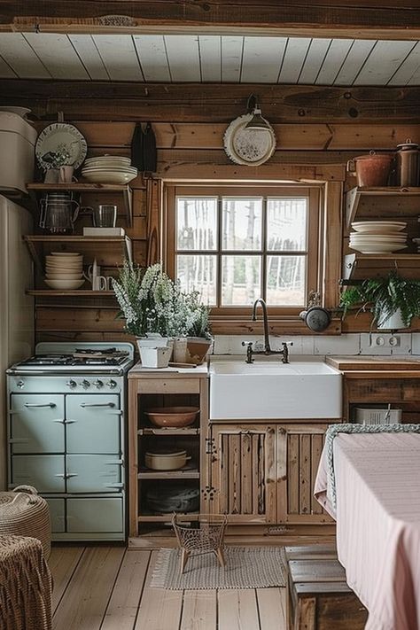 Inspiring Tiny Cottage Kitchen Ideas - Quiet Minimal Tiny House Kitchen Layout, Tiny Cottage Interior, Tiny Cabin Kitchen, Tiny Cottage Kitchen, Cottage Kitchen Ideas, Unfitted Kitchen, Kitchen Layouts, Cabin Kitchen, Tiny Cottage