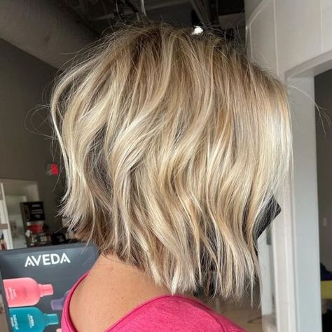 Medium Inverted Bob, Wavy Inverted Bob, Graduated Haircut, Haircuts Women, Inverted Long Bob, Graduated Bob Haircuts, Inverted Bob Haircuts, Angled Bob Haircuts, Hair Adviser