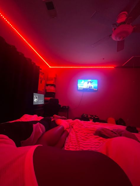 Red Led Snaps, Red Led Room, Red Led Lights Bedroom Aesthetic Couple, Red Led Couple, Bed Red Led, Mood With Bae, Snap Friends, Luxury Room Bedroom, Chill Photos