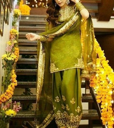 Bridal Mehendi Dress Dress For Mehendi Function Mehndi Outfit, Mehandi Outfits Bridesmaid, Bridal Mehendi Dress, Mehandi Dresses For Brides, Dress For Mehendi Function, Mehandi Outfits Brides, Dresses For Mehndi Function, Mehndi Function Dress, Mehndi Dress Design