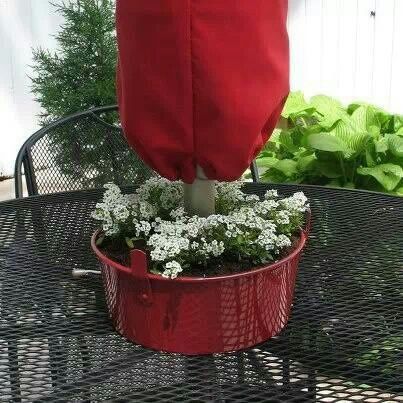 Make a flower pot out of a bunt cake pan for around your umbrella. Wallpaper Garden, Bundt Pan, Cake Pan, Back To Nature, Patio Table, Lawn And Garden, Outdoor Projects, Dream Garden, Garden And Yard