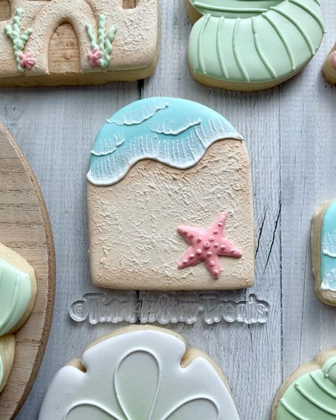 These beach cookies are from last year. I’ve patiently waited a whole year to post them! . Can you tell how beach ready I am?! . . . #beachcookies #summercookies #beach #twinklestartreats #cookiesforoccasion #cookiedecorating #decoratedcookies #royalicing #royalicingcookies #edibleart #cookieart #cookiedecorator #cookier #decoratedsugarcookies #instacookies #sugarcookies #sugarcookiesofinstagram #cookies #houstontx #houstoncookies #cypresstx #cypresscookies #customcookies #cookieartist #sugar... Sand Dollar Cookies Decorated, Beach Cookies Decorated, Nature Cookies, Sand Dollar Cookies, Beach Cookies, Decorative Cookies, Cookie Bouquet, Summer Cookies, Home Bakery