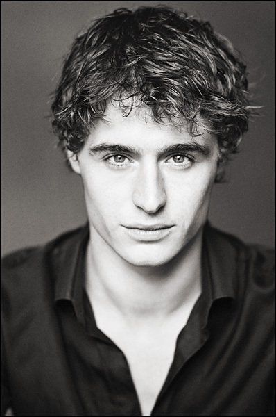 Max Irons Sinead Cusack, Max Iron, Xavier Samuel, Max Irons, V Magazine, The Host, Man Crush, Infp, Good Looking Men