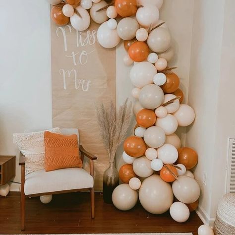 Fall Balloon Garland, Baby Shower Balloon Arch, Balloons Arch, Fall Mantle Decor, Bridal Shower Balloons, Orange Balloons, Diy Balloon, Fall Bridal Shower, Baby Shower Pumpkin