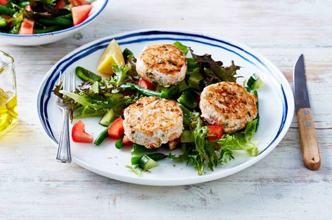 A family favourite, these Greek-style fishcakes make an impressive lunch or dinner. Csiro Total Wellbeing Diet Plan Recipes, Csiro Diet Recipes, Csiro Total Wellbeing Diet Recipe, Csiro Recipes, Csiro Low Carb Diet, Csiro Diet, Csiro Total Wellbeing Diet, Winter Warmers Recipes, Low Carb High Protein