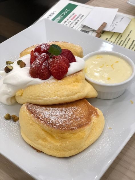 Fluffy Pancakes I had in Tokyo https://www.alojapan.com/435556/fluffy-pancakes-i-had-in-tokyo/ #Food, #JapaneseFood, #Reddit, #RedditJapaneseFood Japanese Fluffy Pancakes, Fluffy Pancakes, Japanese Food, Cooking And Baking, Pancakes, Tokyo, Cake Recipes, Yummy Food, Japan