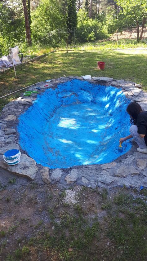 Home Made Pools Backyard, Diy Natural Pool, Diy Pool Ideas Homemade, Diy Backyard Pond, Patio Pools, Diy Flower Bed, Pool Natural, Diy Ponds Backyard, Homemade Pools