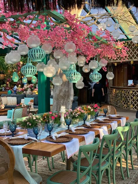 Jazzy Wedding, Japanese Wedding Theme, Asian Wedding Themes, Outdoor Lights Ideas, Hibachi Party, Mulan Party, Japanese Theme Parties, Japan Party, Cherry Blossom Party