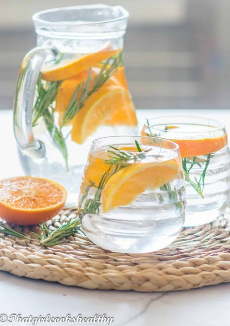 Citrus Infused Water, Infused Water With Oranges, Fall Infused Water, Orange Water Recipe, Orange Infused Water, Fall Infused Water Recipes, Infused Water Aesthetic, Pretty Water, Lime Infused Water